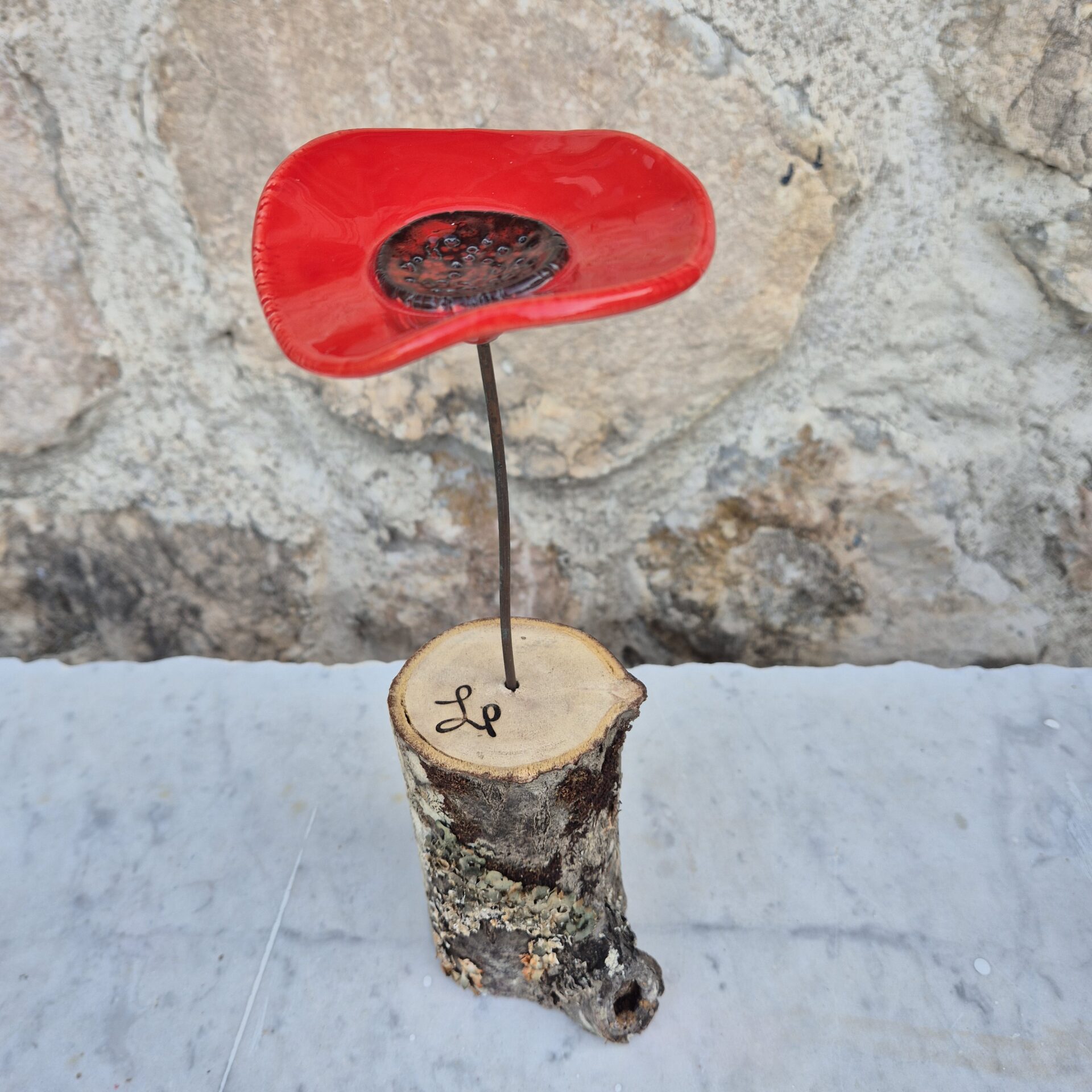 Fleur rouge en céramique pièce unique artisanale